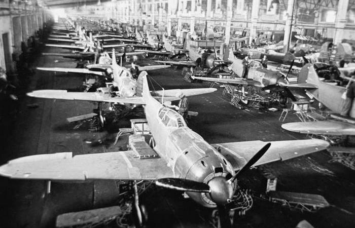 Самолёты были не только деревянные. Самолёты были не только деревянные.