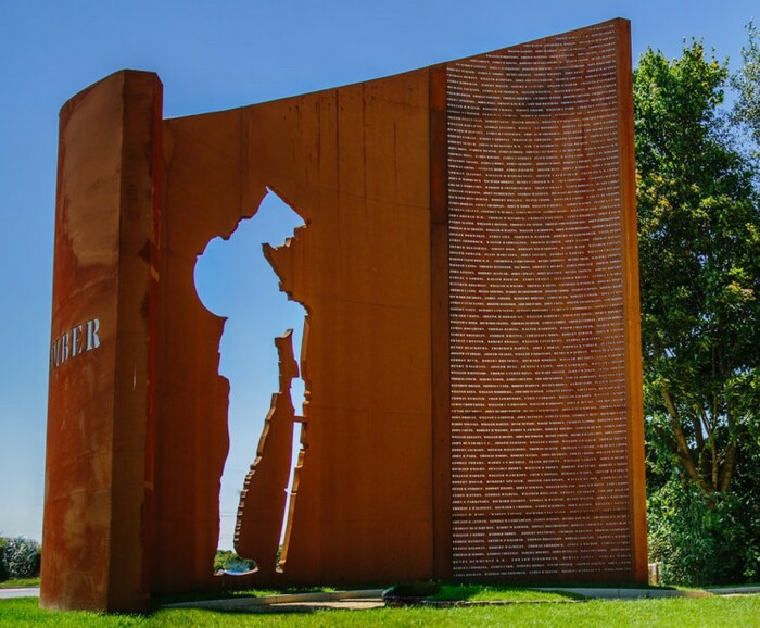 Памятник солдатам Первой мировой войны из кортена. |Фото: dachnik0ff.ru.