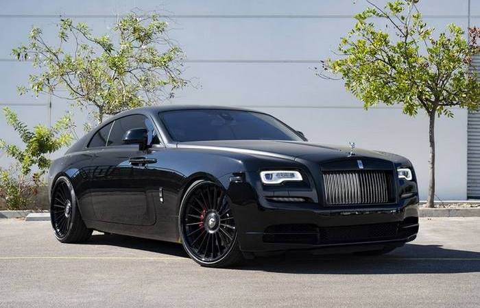 Очень большой седан. Очень большой седан.