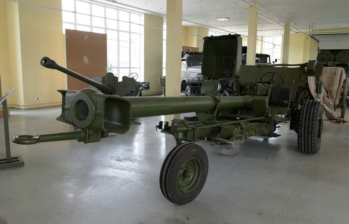 Проиграла конкуренцию самоходкам.