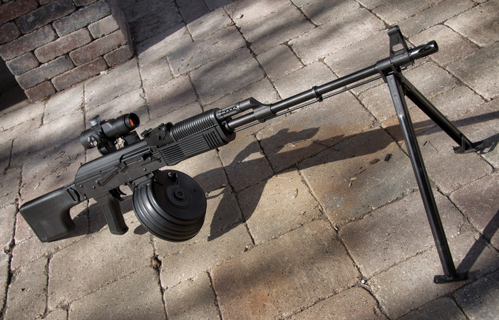 Пользуются пулемётом по сей день.