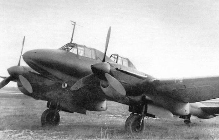 Затем появился Пе-2. Затем появился Пе-2.