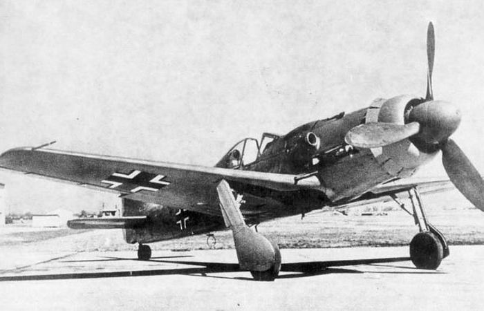 Самолёт пришлось переделывать.