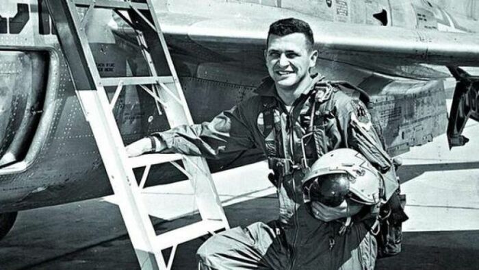 До полёта Пауэрса оставалось 2.5 месяца.