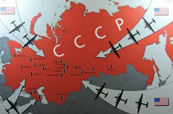 Страны готовились к Третьей мировой войне.