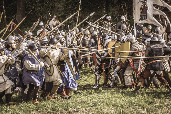 Насколько велики были шансы погибнуть у средневековых и античных воинов в первой шеренге 