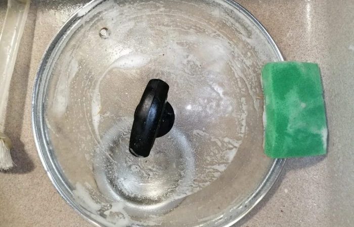Как отмыть крышку от сковороды стеклянную от жира