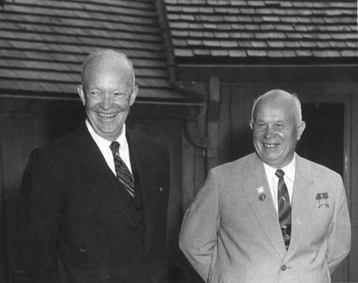 Эйзенхауэр и Хрущев. |Фото: 123ru.net. 