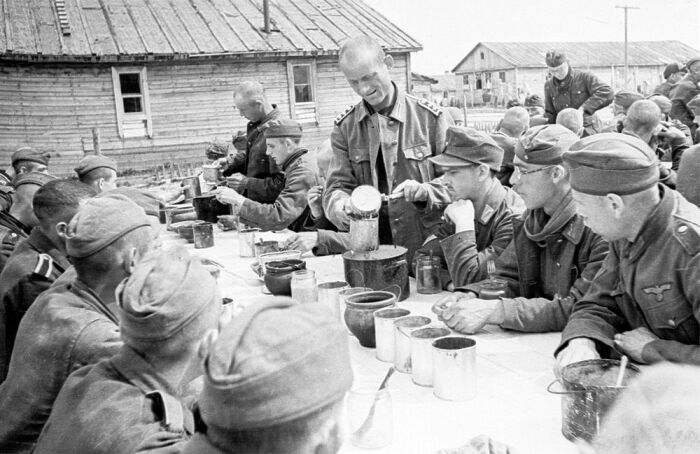 Даже во время войны немцев в плену неплохо кормили. |Фото: mk.ru.