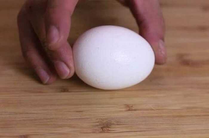 Вращайте яйцо. |Фото: pl.billing4.net.