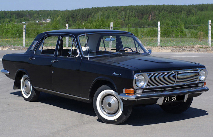 Внешне машины ничем не отличались.