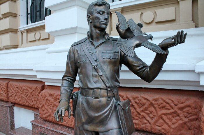 Памятник Давиду Курлянду в Одессе. ¦Фото: ya.ru.
