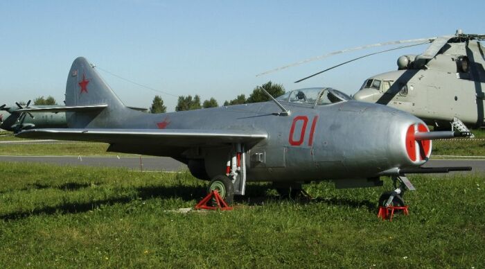 Советский МиГ-9. |Фото: mavink.com.