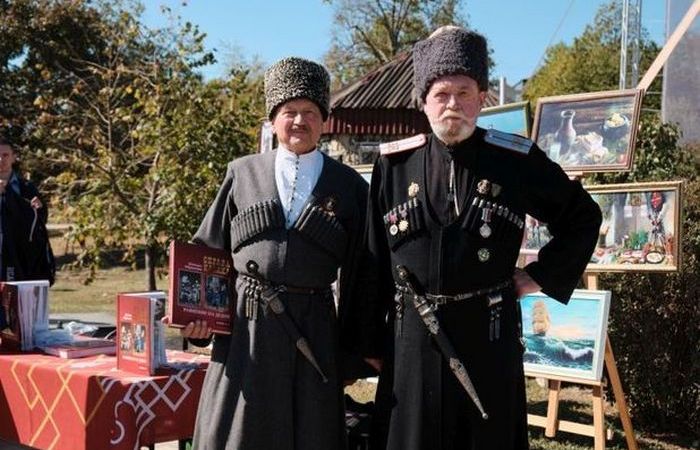 Сохранение традиций – это хорошо. Но современные казаки – не более, чем субкультура. /Фото: mk.ru. 