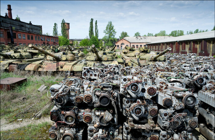 Здесь доживают свой век танки. |Фото: yapx.ru.