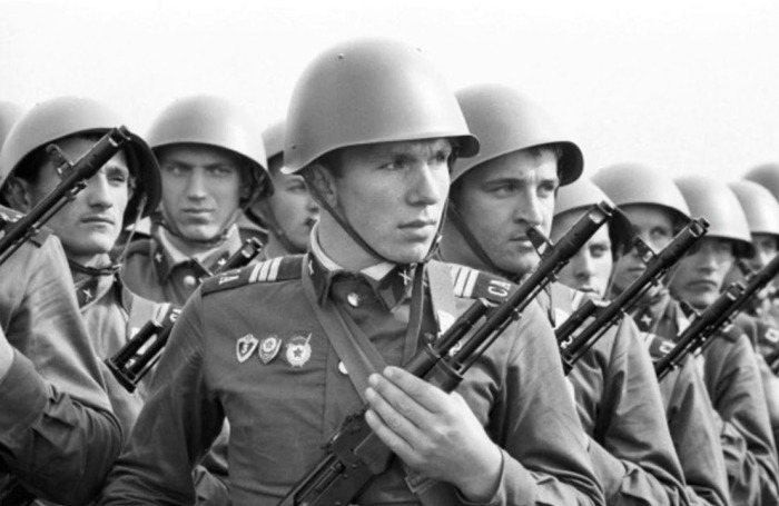 Советская армия позиционировалась по сути как национальная. |Фото: YouTube.