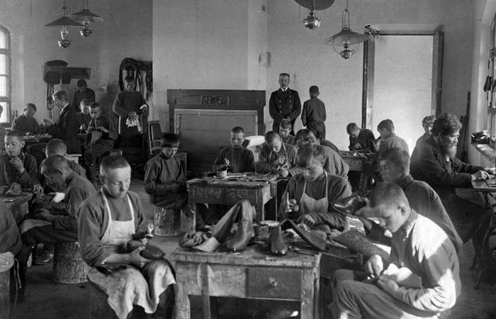 Боролись с этим явлением и раньше. /Фото: commons.wikimedia.org. 