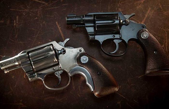 Оружие бандитов и детективов. /Фото: ockislandauction.com. 