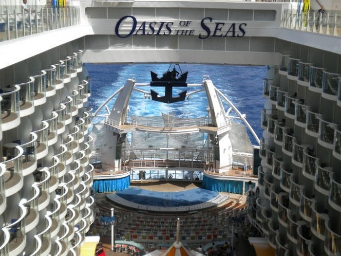  Oasis of the Seas.