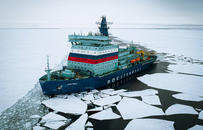 Почему новейший ледокол России отправили на ремонт сразу после ввода в эксплуатацию ледокол, Однако, является, проекта, «Арктика», ремонт, испытаний, эксплуатацию,<br /><br />Атомный ледокол «Арктика» является головным кораблем проекта 22220. На воду его спустили в 2016 году, а в эксплуатацию ввели в 2020-м. Однако, едва судно прошло ледовые испытания и торжественно подняло над палубой русский флаг, как в августе 2021 года его отправили в док на ремонт. Что же такого случилось с новенькой «Арктикой», и как уникальный российский ледокол чувствует себя сегодня?<br /><br />Ледокол получился отличный.<br /><br /><div style=
