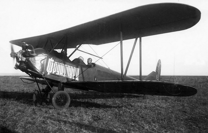Один из первых самолётов был скопирован.