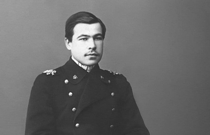 На военной стезе оказался случайно. На военной стезе оказался случайно.