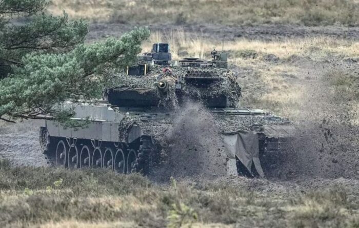 Как минимум один танк в хорошем состоянии взяли в качестве трофея. |Фото: discover24.ru.