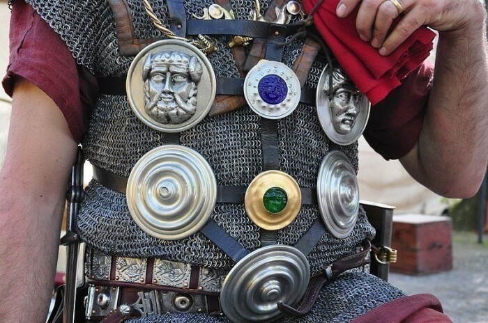 В Древнем Риме медали уже были и называли фалерами. |Фото: antikvarpro.ru.