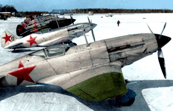 Покрышкин высоко ценил машину. Покрышкин высоко ценил машину.