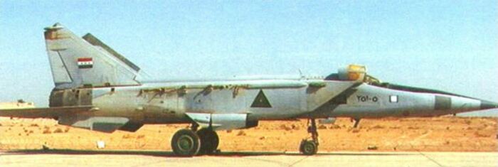 МиГ-25 найденный американцами в Ираке в 2003 году на одном из секретных аэродромов со времен первой войны. |Фото: ya.ru.