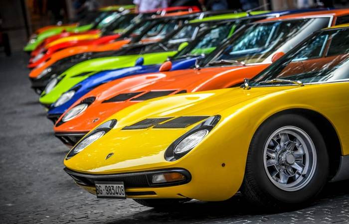 Автомобили Lamborghini Miura.