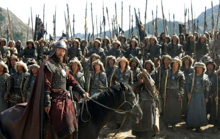 Чингисхан завещал, что у каждого всадника должно быть хотя бы 5 лошадей. /Фото: Кинопоиск. Чингисхан завещал, что у каждого всадника должно быть хотя бы 5 лошадей. /Фото: Кинопоиск.