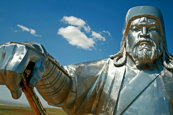Как выглядел Чингисхан мы не знаем, но судя по всему был высоким. ¦Фото: bargu.by.