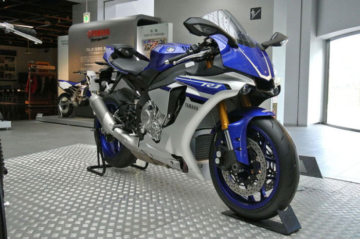 Yamaha YZF R1 - 299 км/ч.
