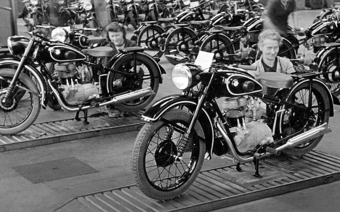 Мотоциклы постоянно ставили рекорды. ¦Фото: excellent-moto.ru.