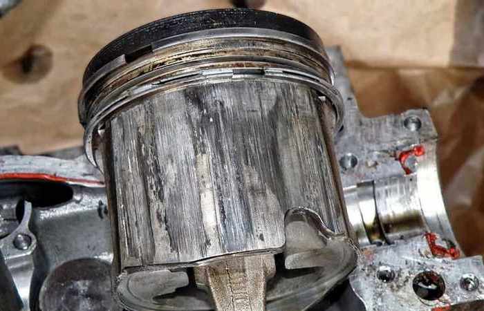 Компоненты двигателя изнашиваются. Компоненты двигателя изнашиваются.