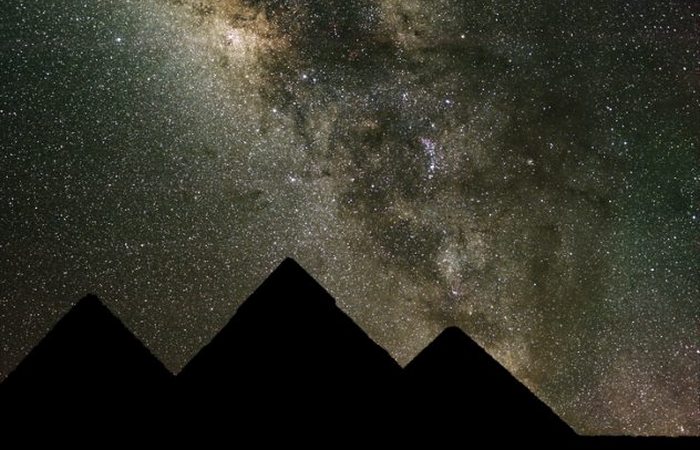 Удивительное расположение пирамид Гизы.