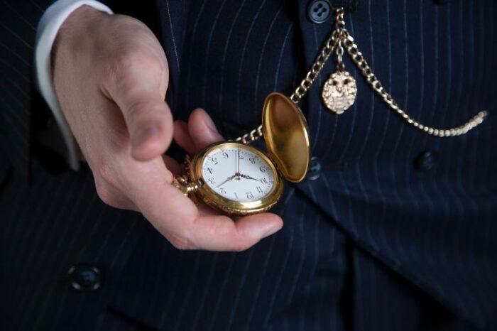 Сначала мужчины носили только карманные часы. |Фото: picomat.vn.