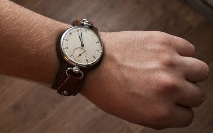 Карманные часы в наручном чехле. |Фото: pulse.mail.ru.