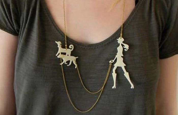 Необычное украшение: ожерелье «Выгул собак».
