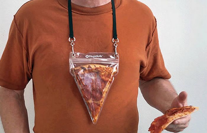 Необычное украшение: ожерелье «Кусок пиццы».