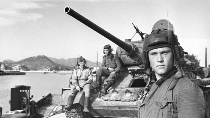 Советские танкисты в шлемофонах. Советские танкисты в шлемофонах.