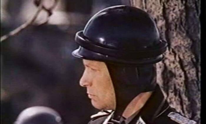 А вот это не немецкий, а итальянский шлем. А вот это не немецкий, а итальянский шлем.