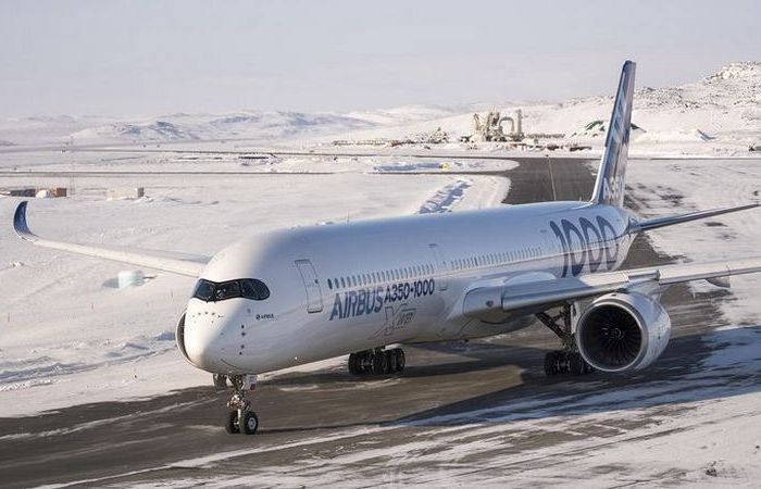 Собирают первую машину.