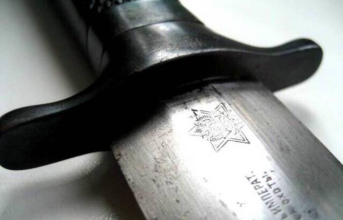 Нет, это не символ масонов. Это герб имперского охотничьего общества. Нет, это не символ масонов. Это герб имперского охотничьего общества.