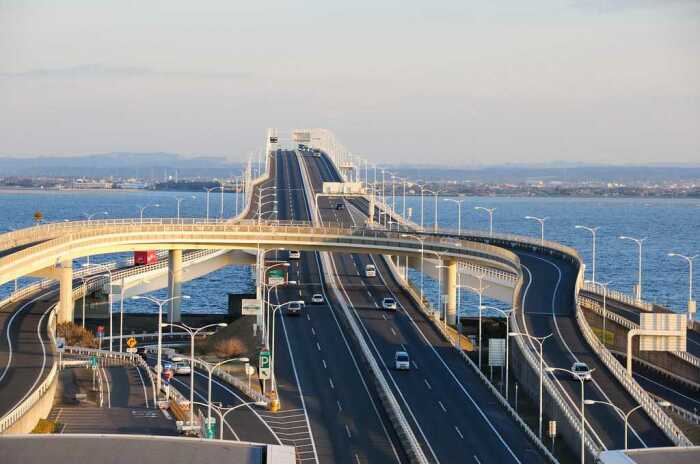 В Японии много тоннелей и мостов. |Фото: bangkokbook.ru.