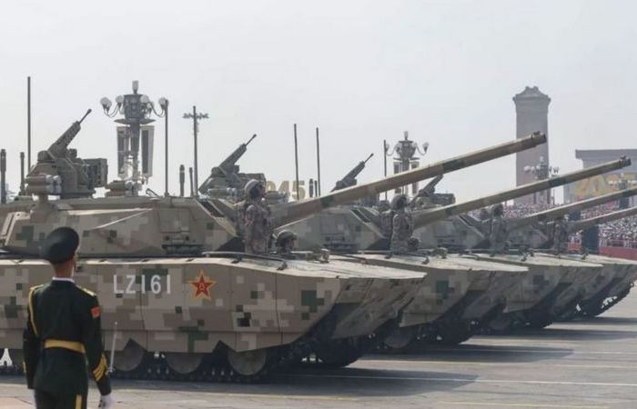 Новая машина представлена на параде. /Фото: akamaized.net. 