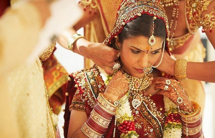 Почему индийское золото очень желтое и откуда его такое количество у тамошних женщин