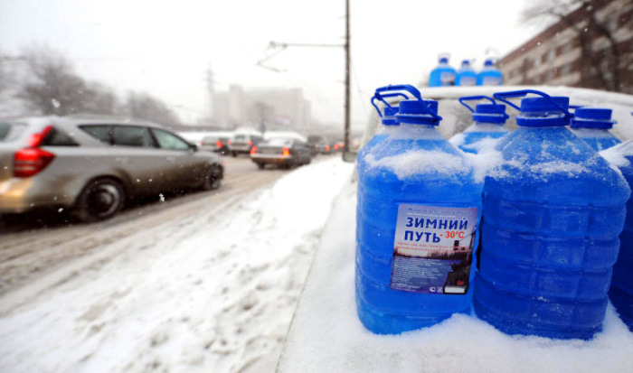 Не покупайте жидкость где попало. |Фото: kiozk.ru.