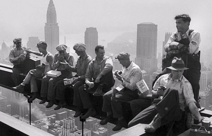 На самом деле таких фотографий много.